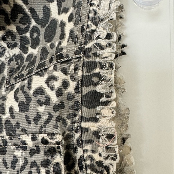 English‎ Rose Sleeveless Denim Vest Women's S/M Gray Animal Studs Fringe Buttons - Picture 4 of 10